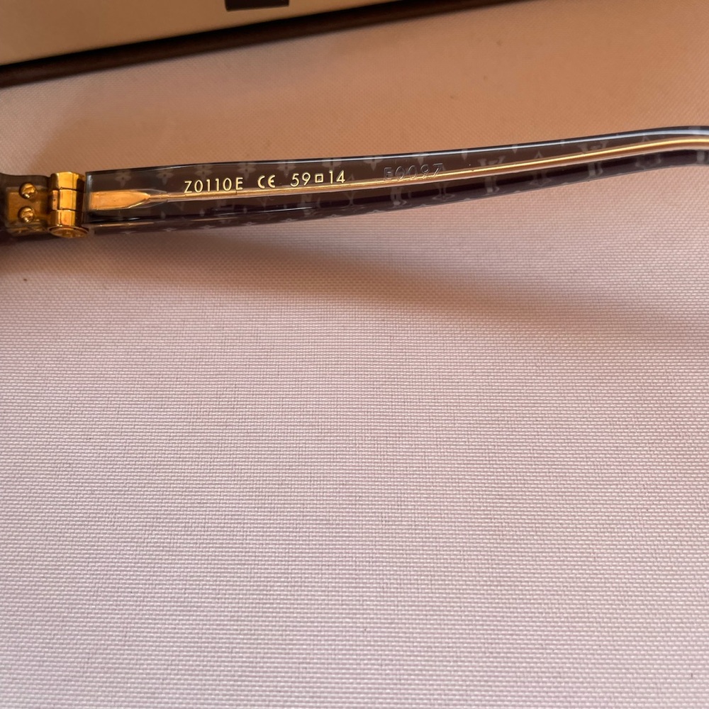 LOUIS VUITTON sunglasses - Picture 5 of 9